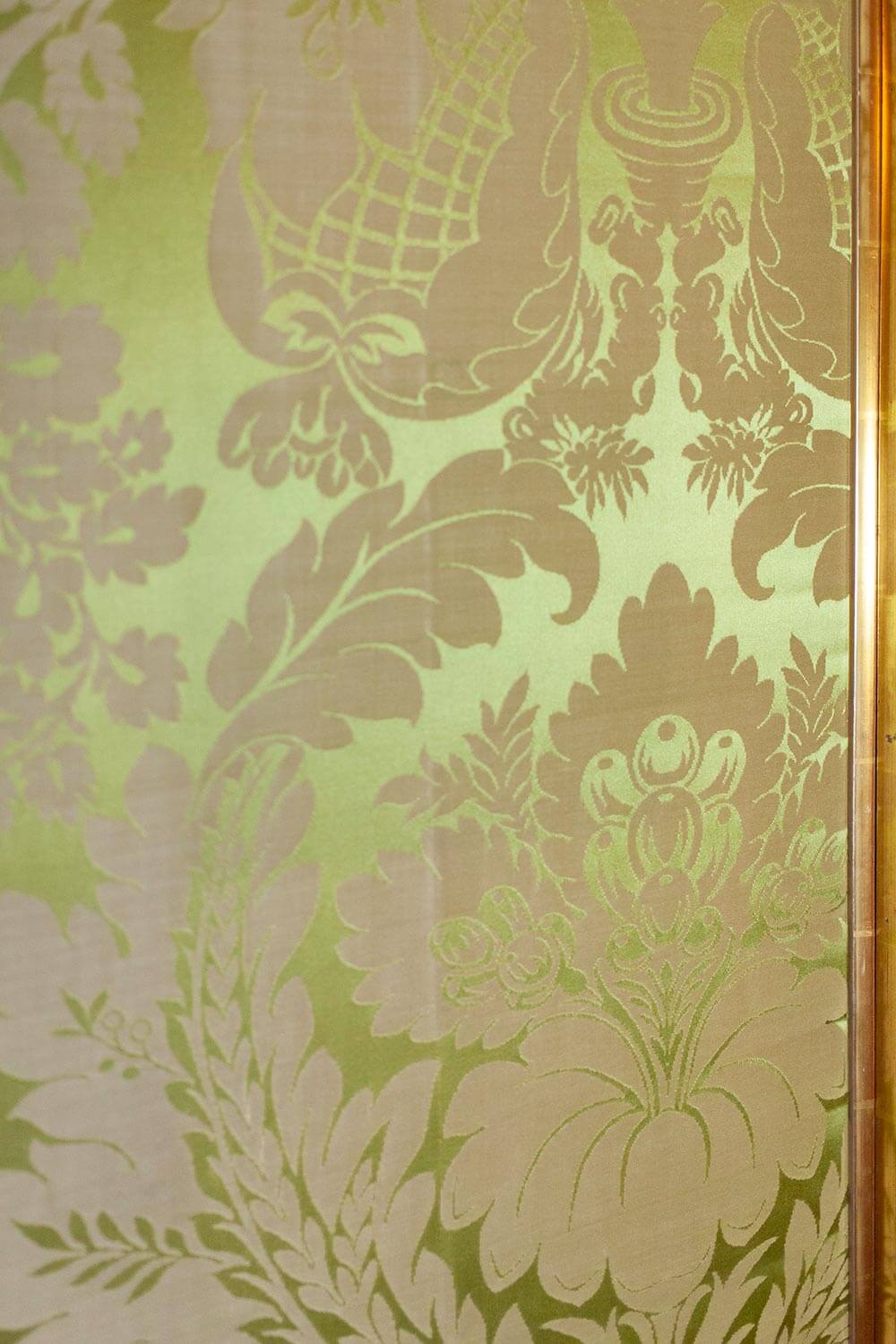 Close up of the Damask wallpaper